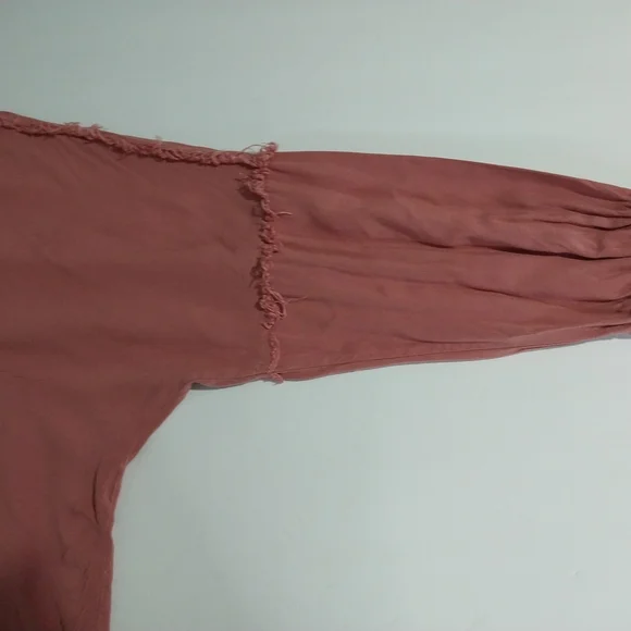 AEMI+CO Elegant Frayed Hem Button-Up Shirt - Dusty Pink Esposedseam Raw - Picture 7 of 11